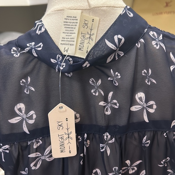 Sheer bow tie shirt - Picture 3 of 3